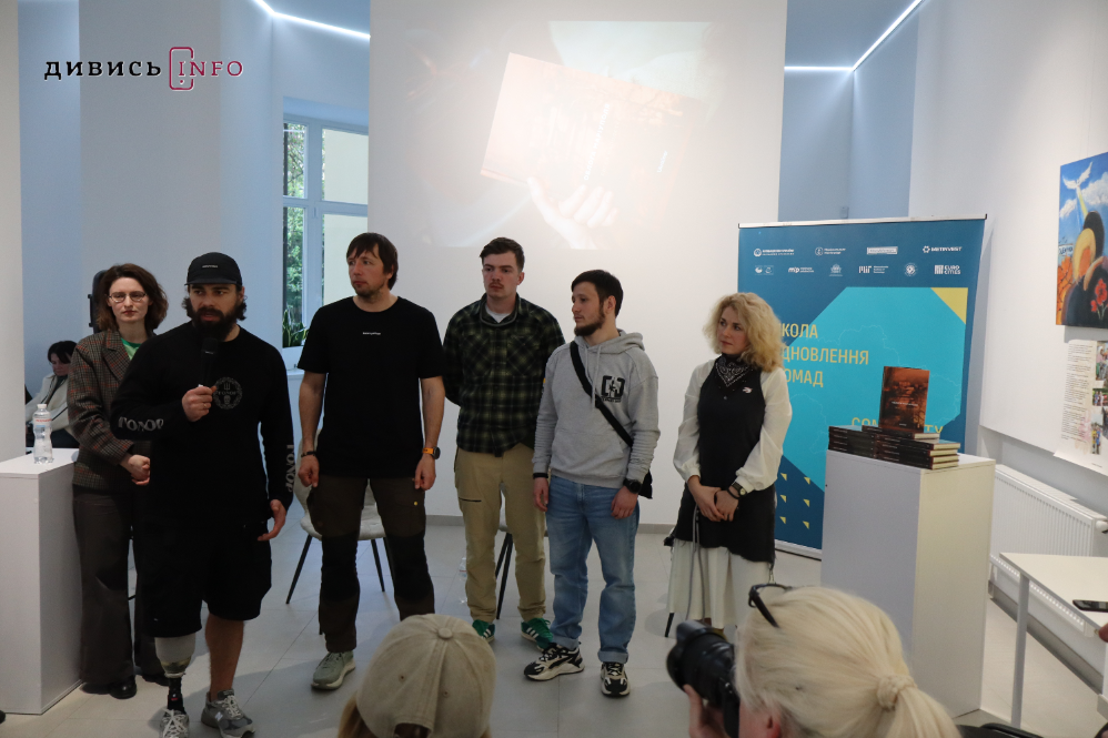 У Львові презентували книжку про облогу Маріуполя (фото) - 5