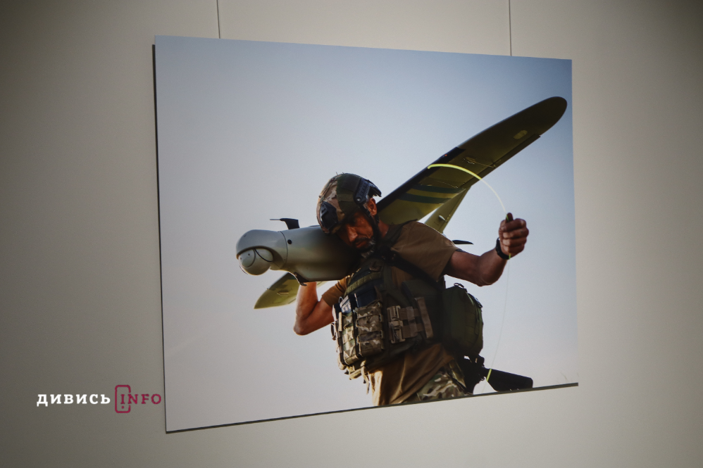 У Львові триває фотовиставка «Хартія: Спека.11 поглядів на війну» (фото, відео) - 14