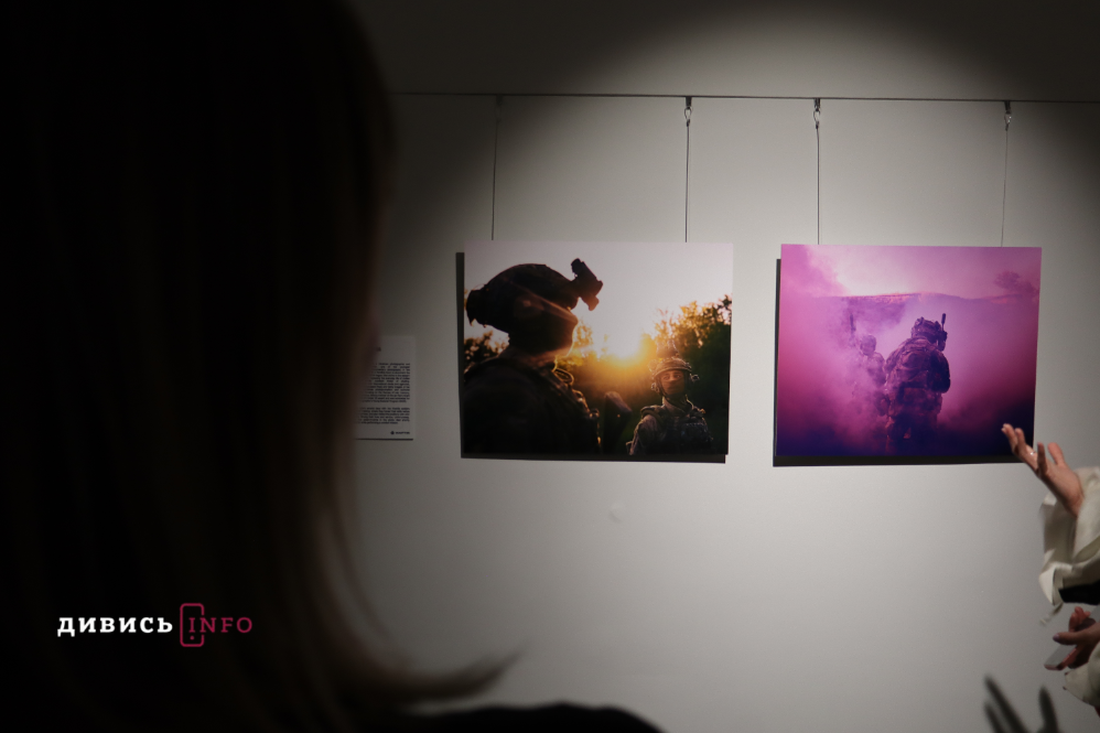 У Львові триває фотовиставка «Хартія: Спека.11 поглядів на війну» (фото, відео) - 13