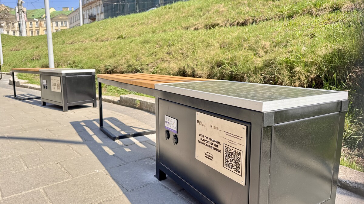 У Львові з’явилися лавки з сонячними батареями - 2