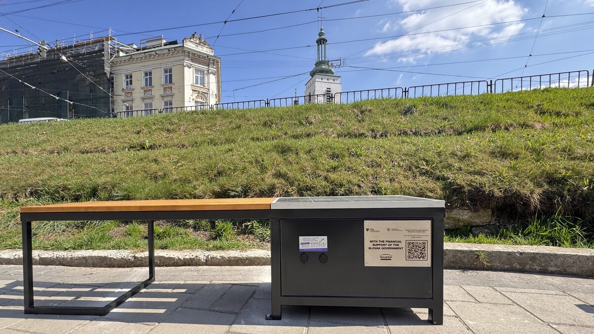 У Львові з’явилися лавки з сонячними батареями - 4