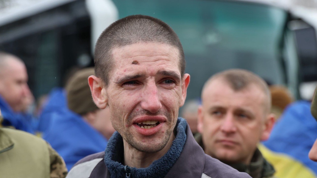 Обмін полоненими: Україна повернула з російського полону 175 військових і 7 цивільних - 12