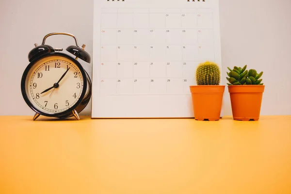 календар з годинником