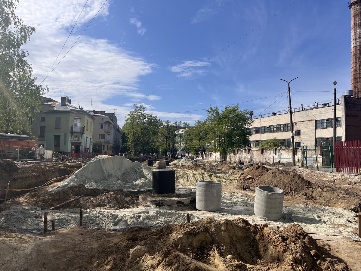 На перехресті Залізничної та Ясної у Львові облаштовують кільцевий рух - 3