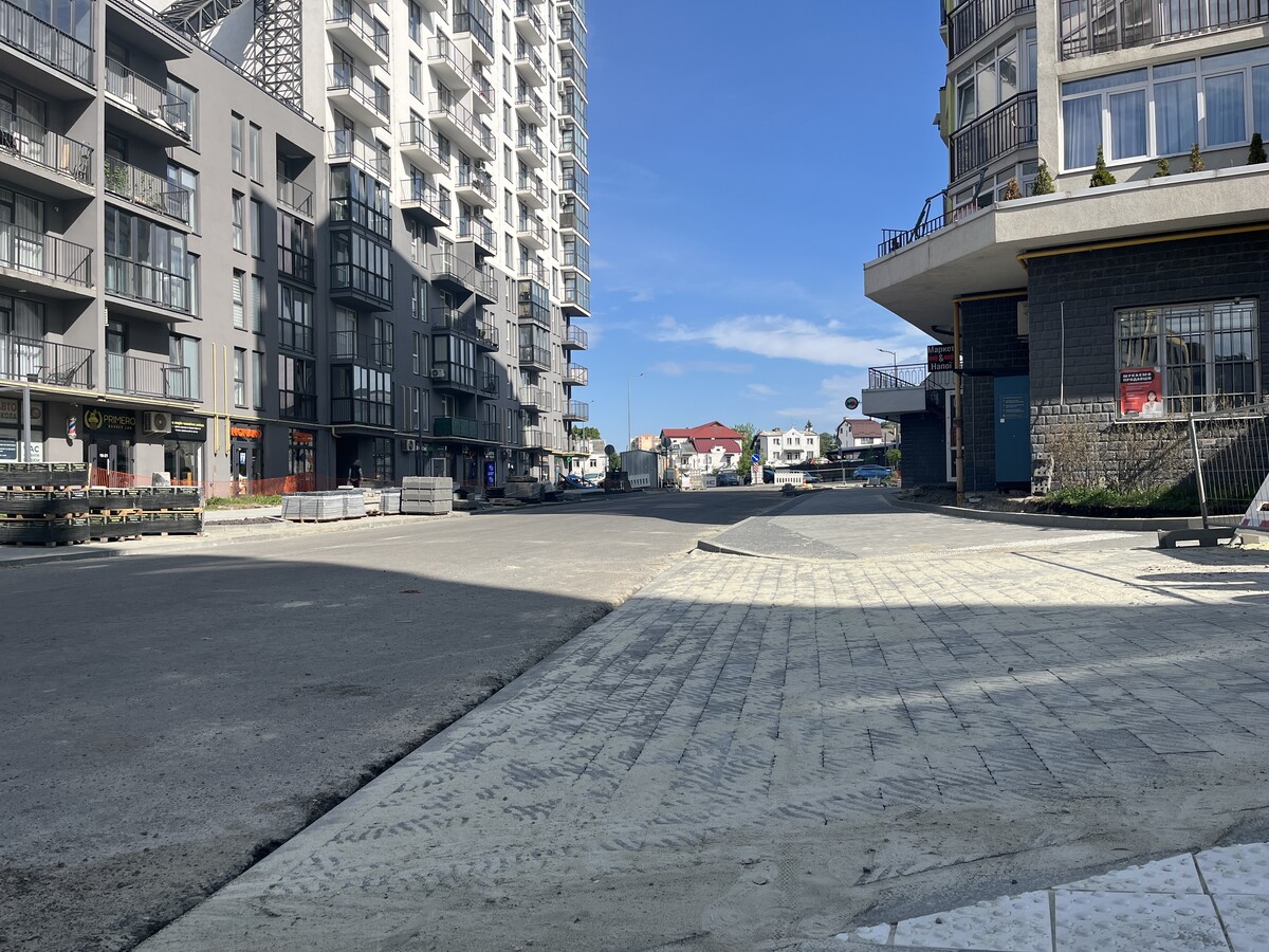 На перехресті Залізничної та Ясної у Львові облаштовують кільцевий рух - 6