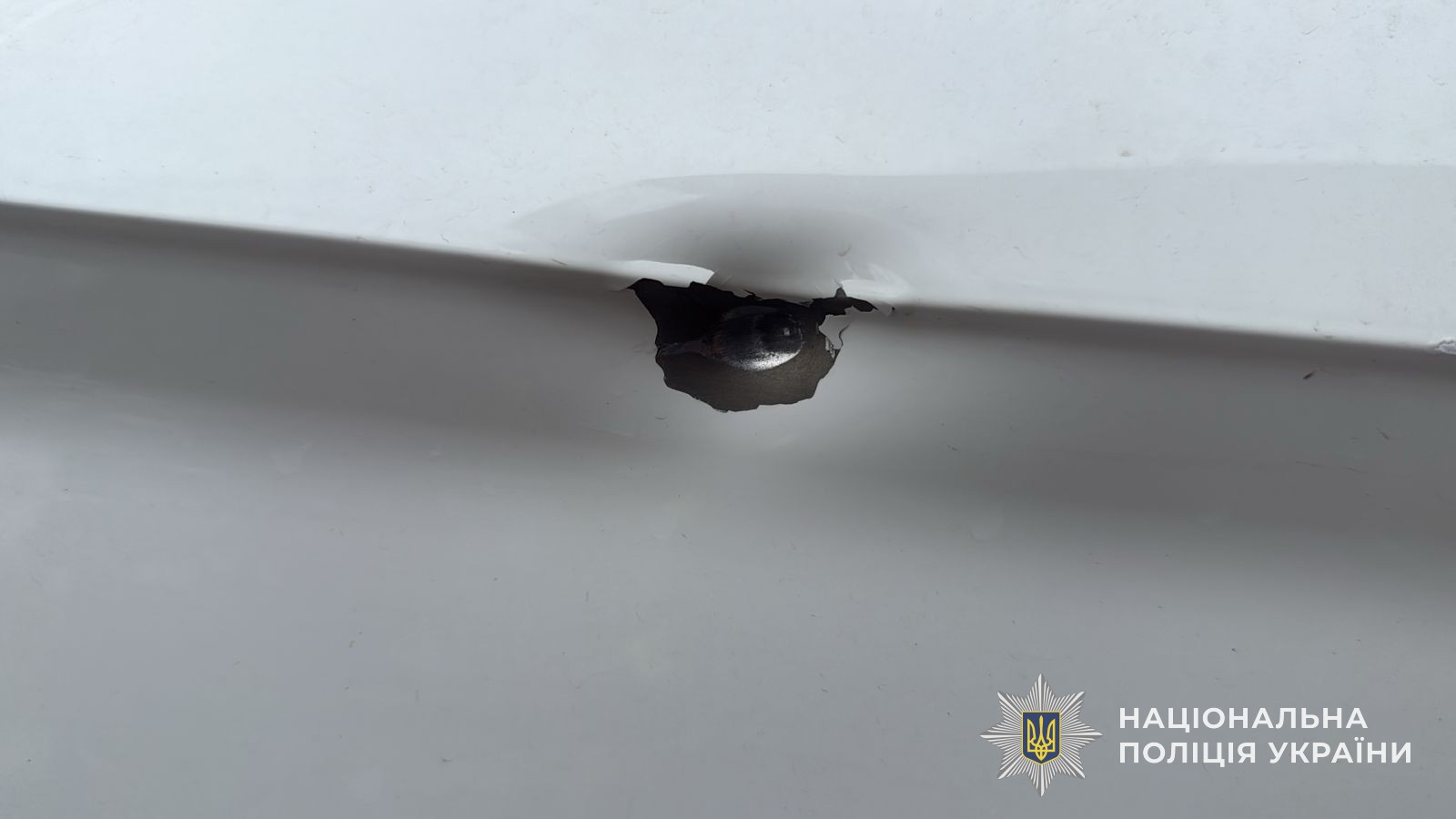 На Львівщині чоловік під час конфлікту вистрілив у автомобіль опонента - 1