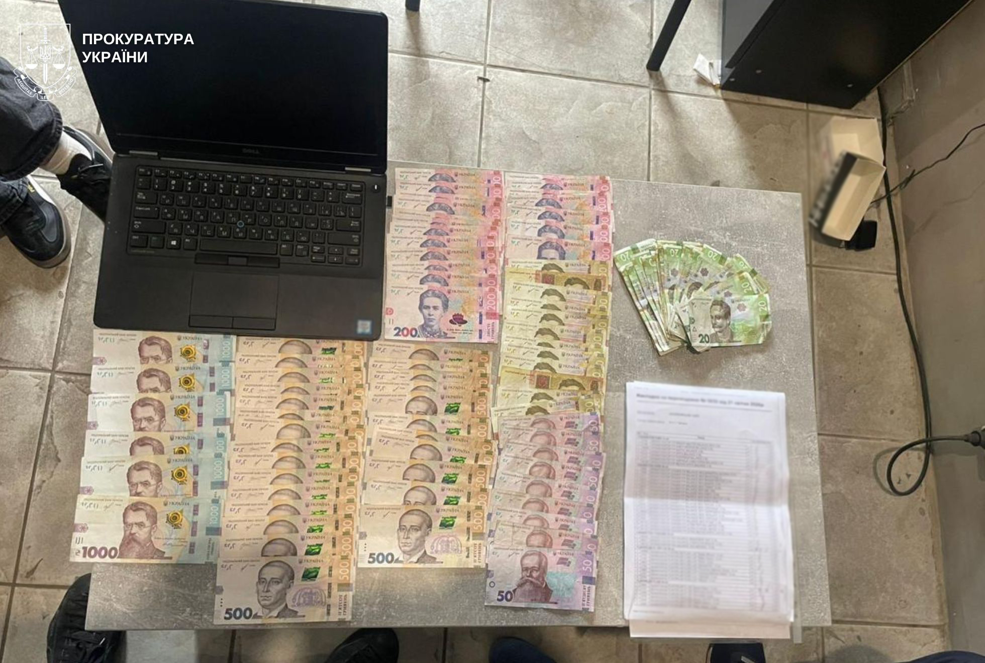 Понад 15 обшуків: на Львівщині викрито схему контрафактних електронних сигарет - 3