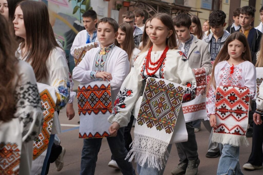 У Дрогобичі на Львівщині встановили рекорд із найбільшої кількості вишитих рушників - 3