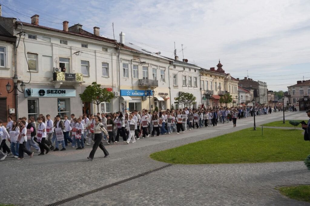 У Дрогобичі на Львівщині встановили рекорд із найбільшої кількості вишитих рушників - 1