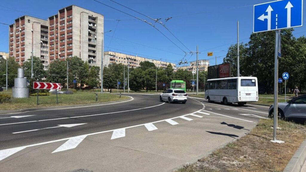 Сучасні кільця, світлофори та «подушки»: які зміни запроваджують на дорогах Львова - 1