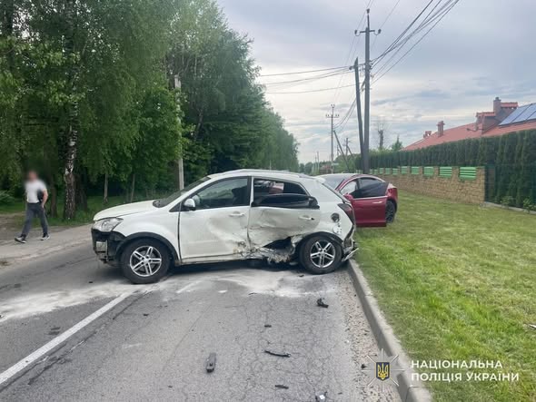 У ДТП біля Львова травмувалися троє людей, серед них дитина - 1