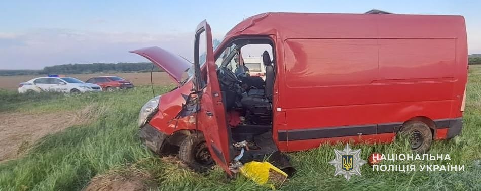 На Львівщині в ДТП загинула водійка мікроавтобуса - 1