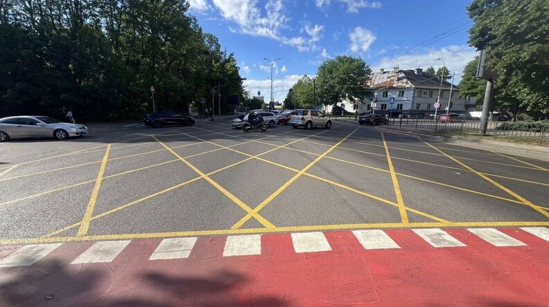 Вафельниця на дорозі