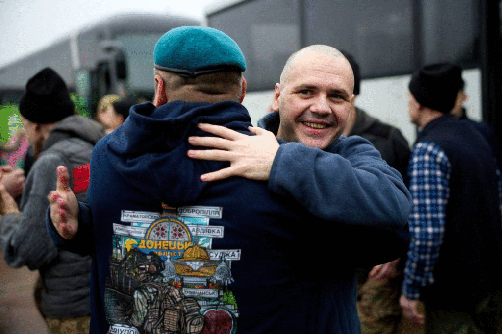 До України повернулись 205 полонених військових - 2