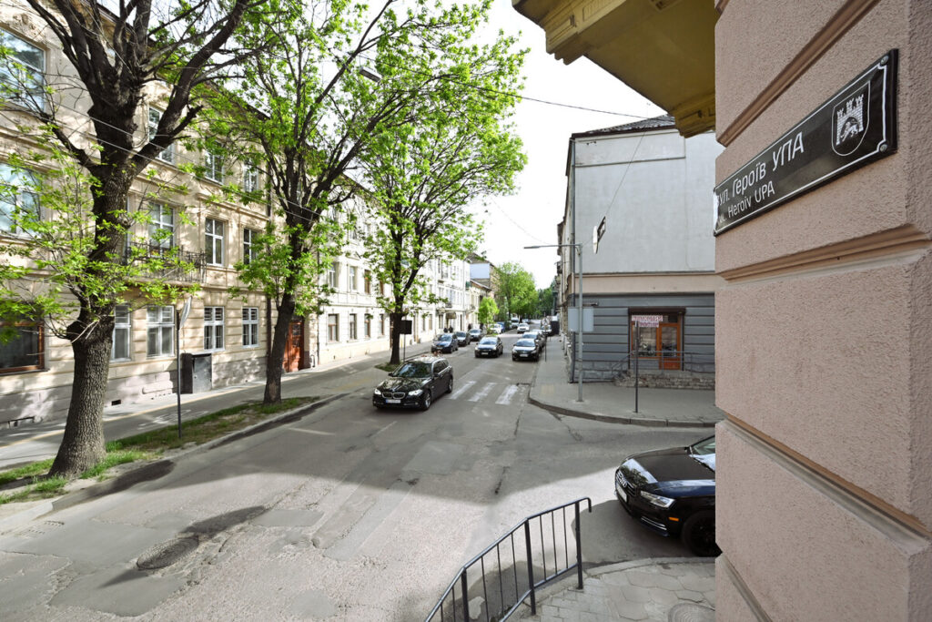 Атака Росії на Львівщину, ремонт вулиць, реставрація церковних стінописів: головні новини дня - 3