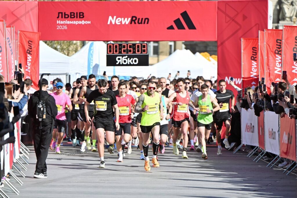 У Львові стартував «NewRun напівмарафон»: близько 5 тисяч учасників зібралися на забіги до Дня міста - 1