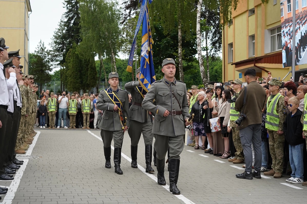 У ліцеї ім. Героїв Крут відбулася офіційна церемонія випуску ліцеїстів - 1