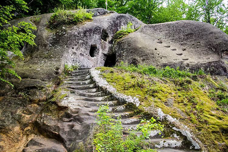 Скельні локації Львівщини, які варто відвідати туристам - 10