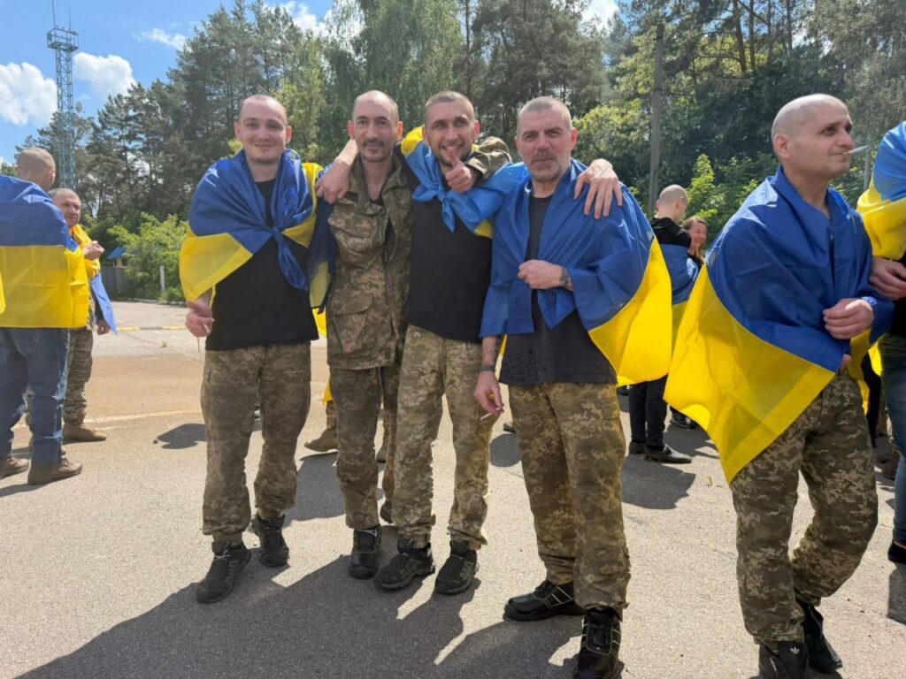 До України з російського полону повернули 185 військових - 2