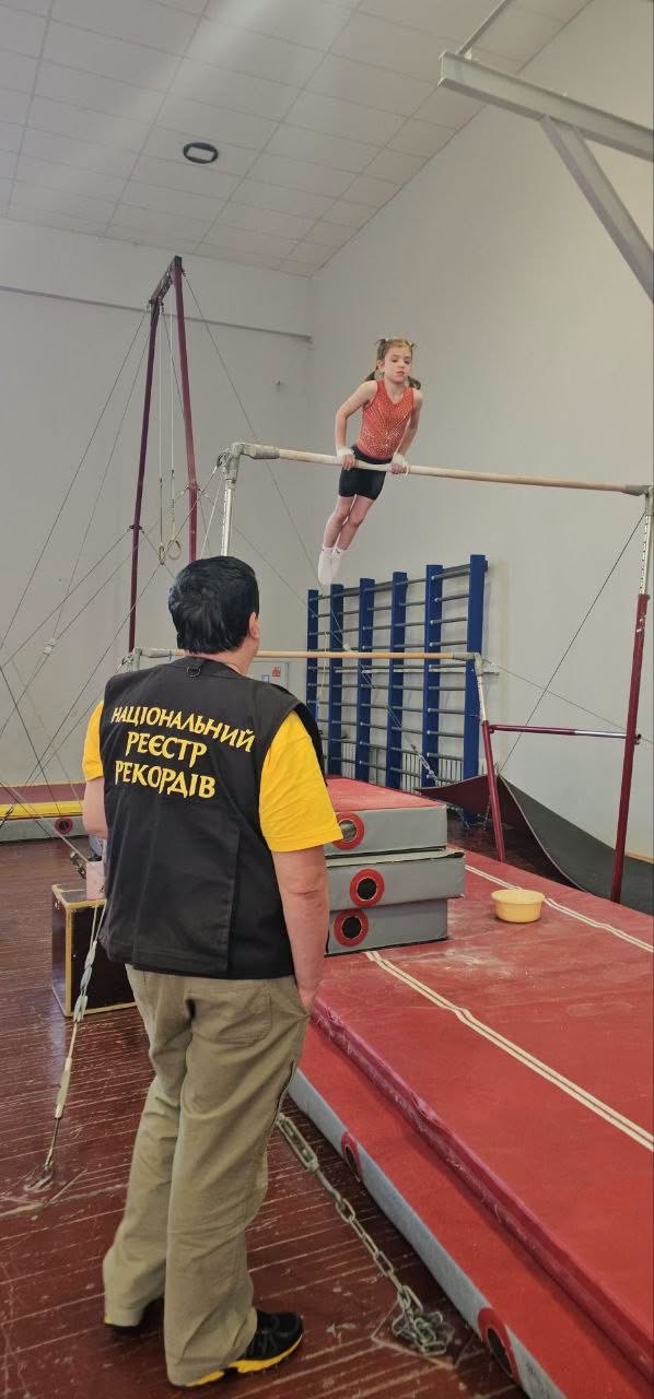 6-річна гімнастка зі Львівщини встановила світовий рекорд - 2