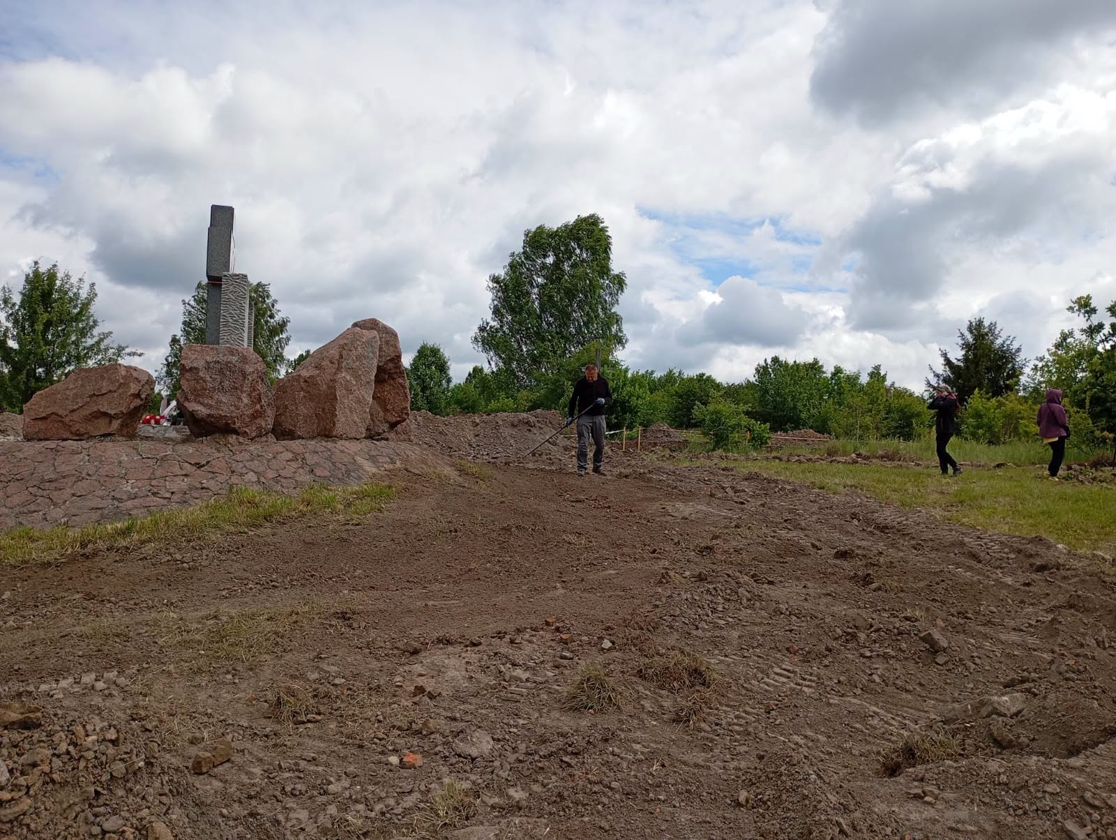 На Львівщині завершили пошуки ймовірного масового поховання поляків - 2
