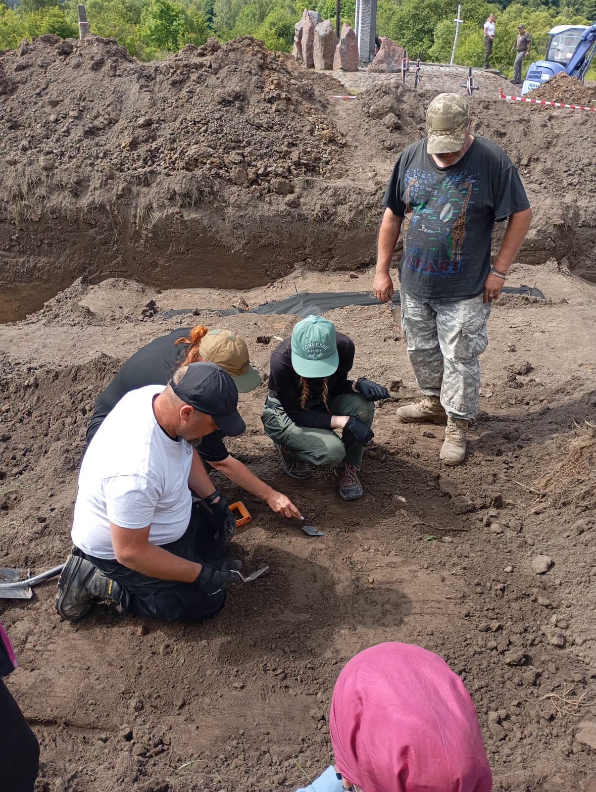 На Львівщині завершили пошуки ймовірного масового поховання поляків - 4