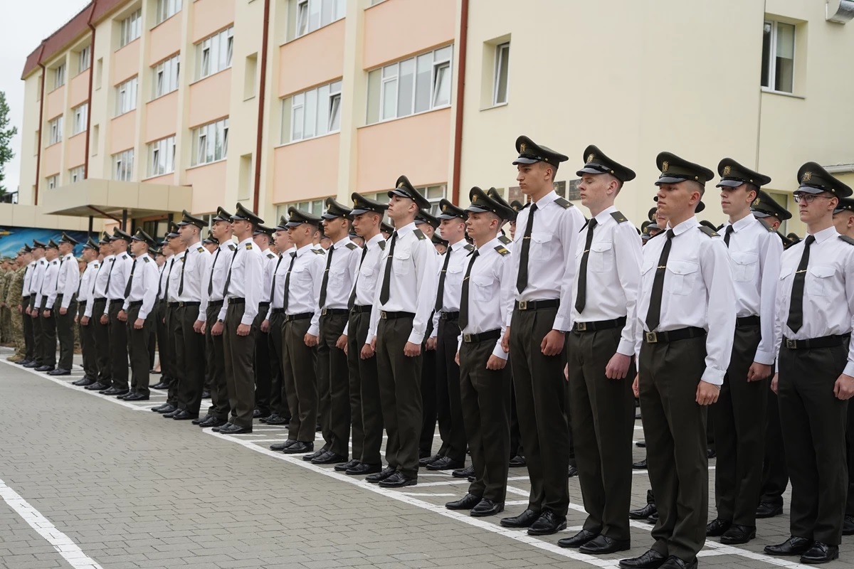 У ліцеї ім. Героїв Крут відбулася офіційна церемонія випуску ліцеїстів - 2