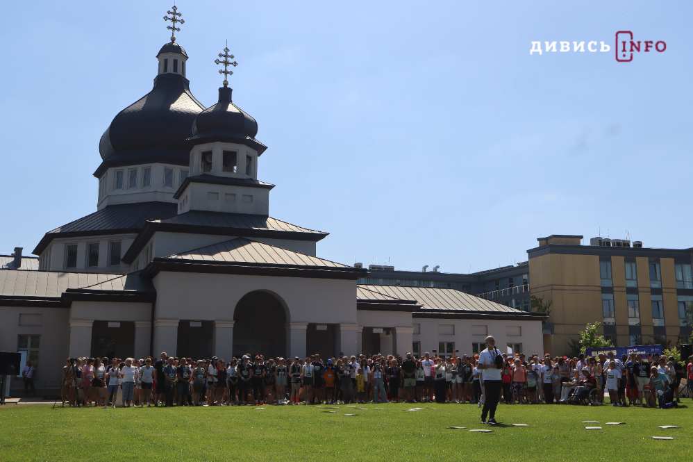 У Львові провели благодійний забіг УКУ та запросили Папу Римського до України (фото) - 12