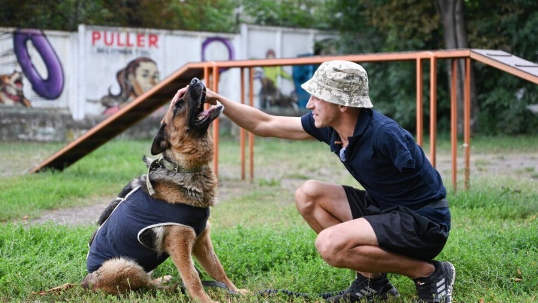 військовий і собака