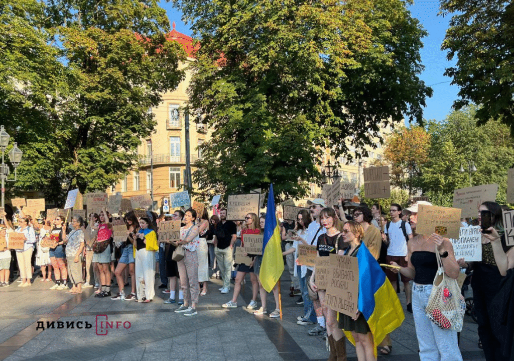 У Львові триває акція на підтримку ексміністра оборони Федорова (фото) - 1