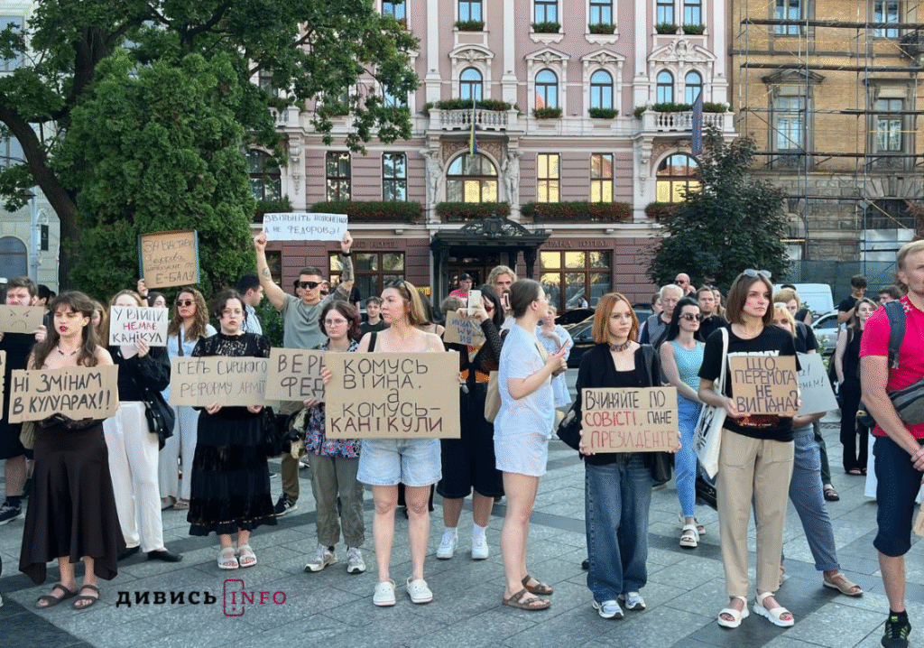У Львові триває акція на підтримку ексміністра оборони Федорова (фото) - 4
