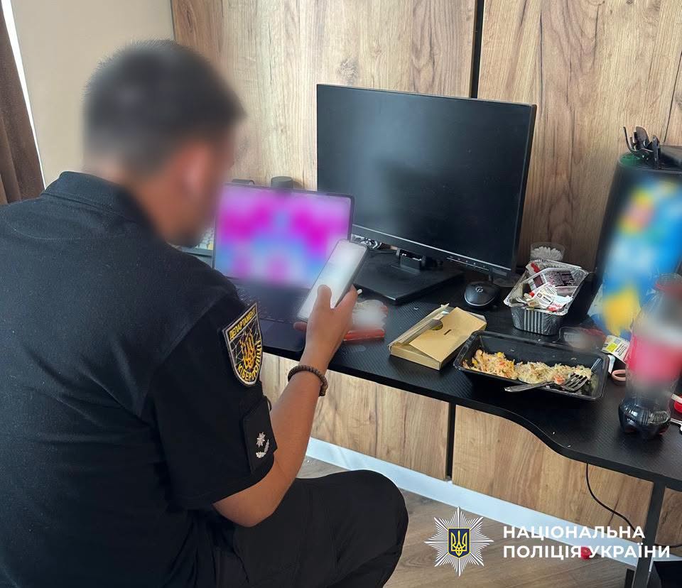 На Львівщині викрили шахрайський call-центр, який ошукав українців та іноземців на понад 2,7 млн грн - 2