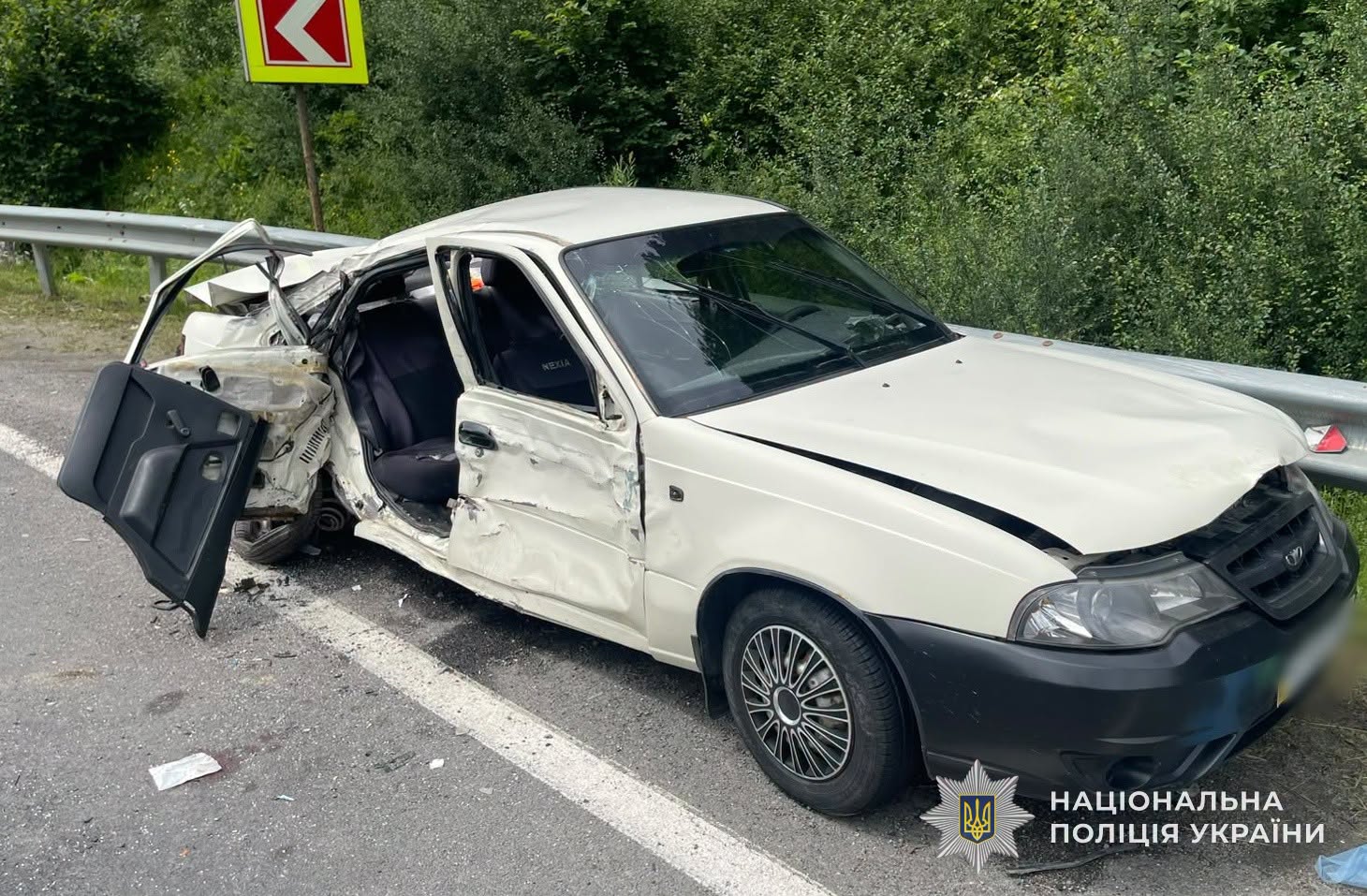 На Стрийщині легковик зіткнувся з пасажирським автобусом: є загиблий - 4