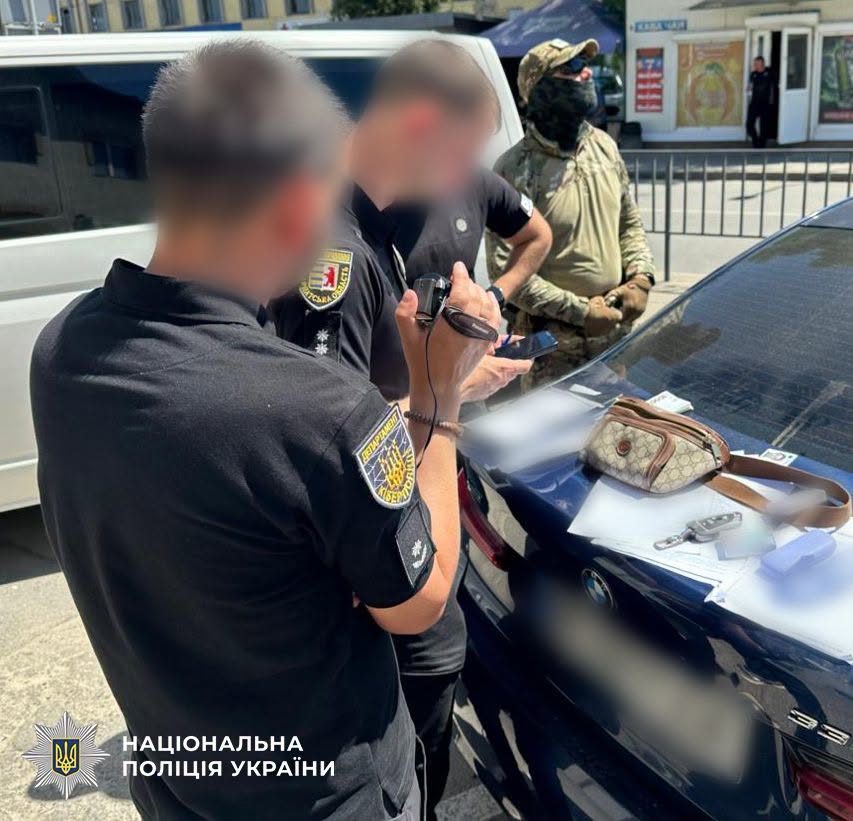 На Львівщині викрили шахрайський call-центр, який ошукав українців та іноземців на понад 2,7 млн грн - 3