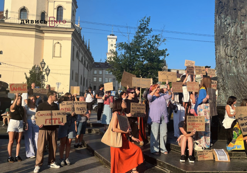 У Львові триває акція на підтримку ексміністра оборони Федорова (фото) - 3