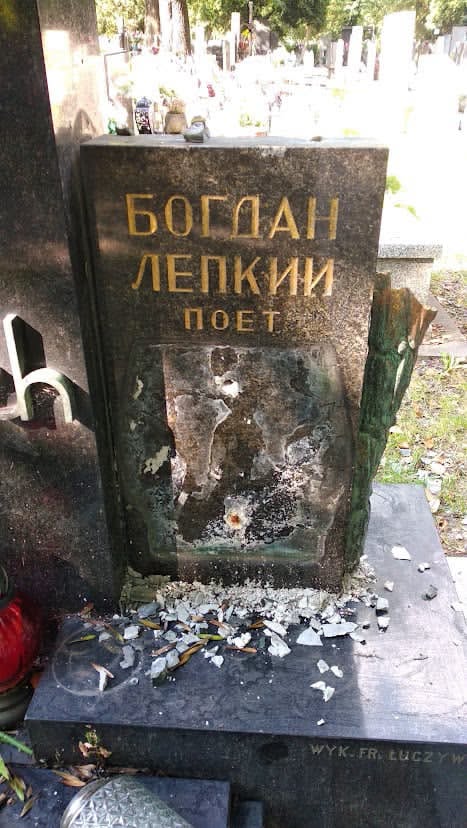 У Кракові вандали пошкодили могилу Богдана Лепкого - 1