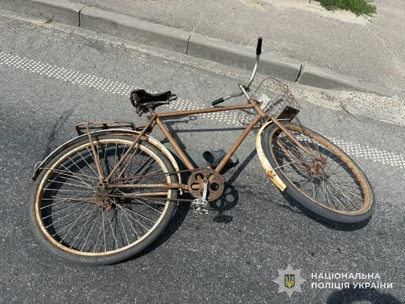 На Львівщині автомобіль збив велосипедиста: літній чоловік у лікарні - 2