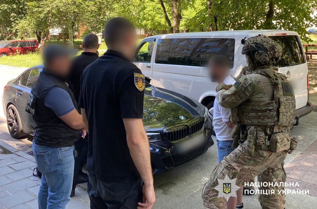 На Львівщині викрили шахрайський call-центр, який ошукав українців та іноземців на понад 2,7 млн грн - 7