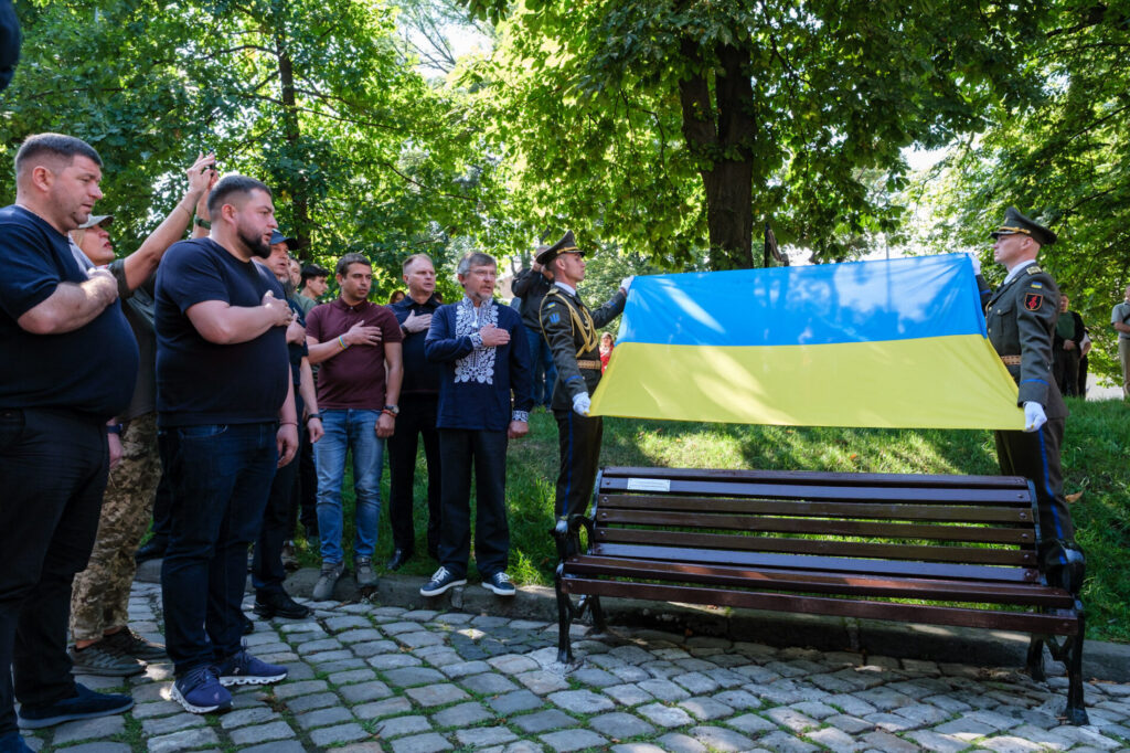 У львівському парку відкрили пам'ятну таблицю на честь воїнів, які загинули в полоні - 1