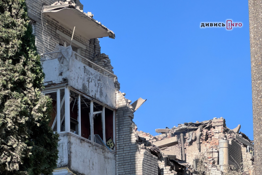 Понад 2000 вибитих вікон та десятки постраждалих: якими є наслідки атаки РФ по Львову (фото) - 9