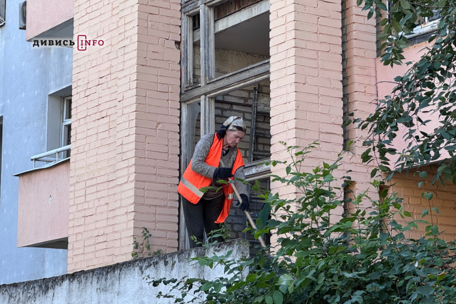 Понад 2000 вибитих вікон та десятки постраждалих: якими є наслідки атаки РФ по Львову (фото) - 10