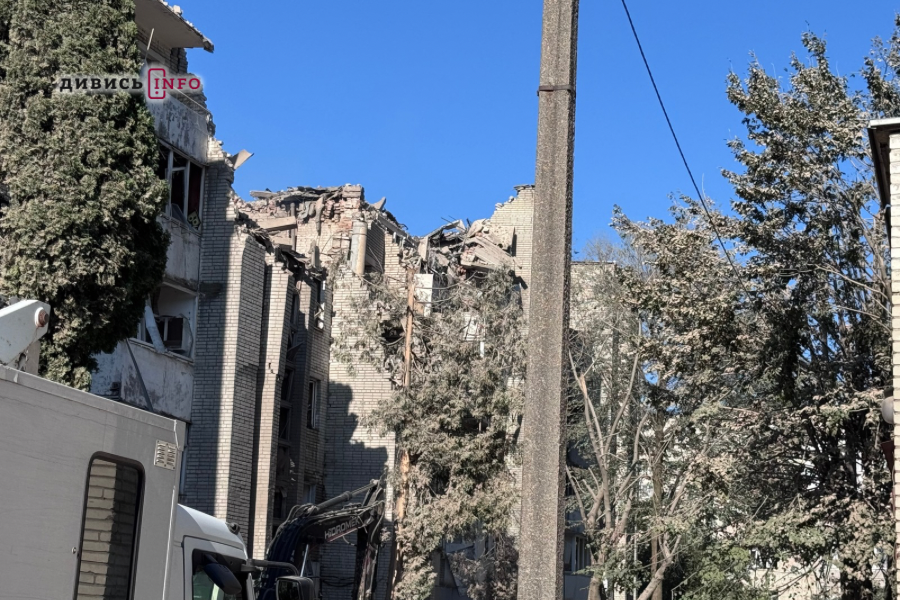 Понад 2000 вибитих вікон та десятки постраждалих: якими є наслідки атаки РФ по Львову (фото) - 11