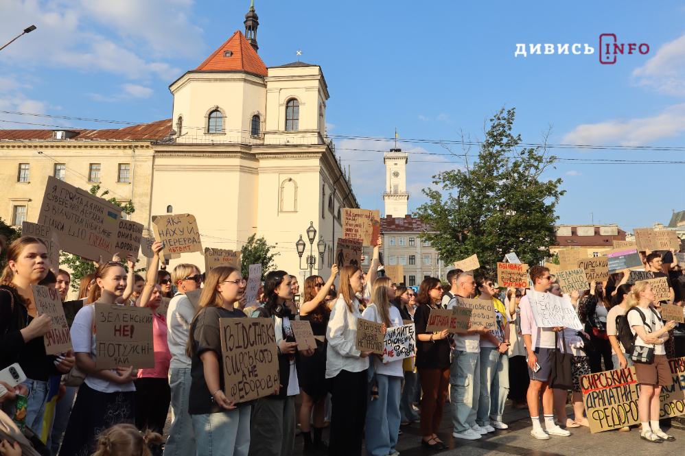 У Львові триває друга акція на підтримку Михайла Федорова та прозорість Кабміну (фото) - 1