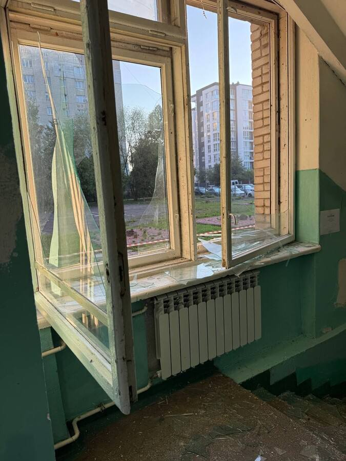 У Львові через обстріл росіян пошкоджено ліцей і дитсадок - 1