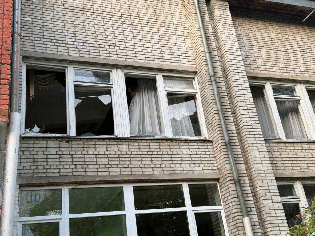У Львові через обстріл росіян пошкоджено ліцей і дитсадок - 2