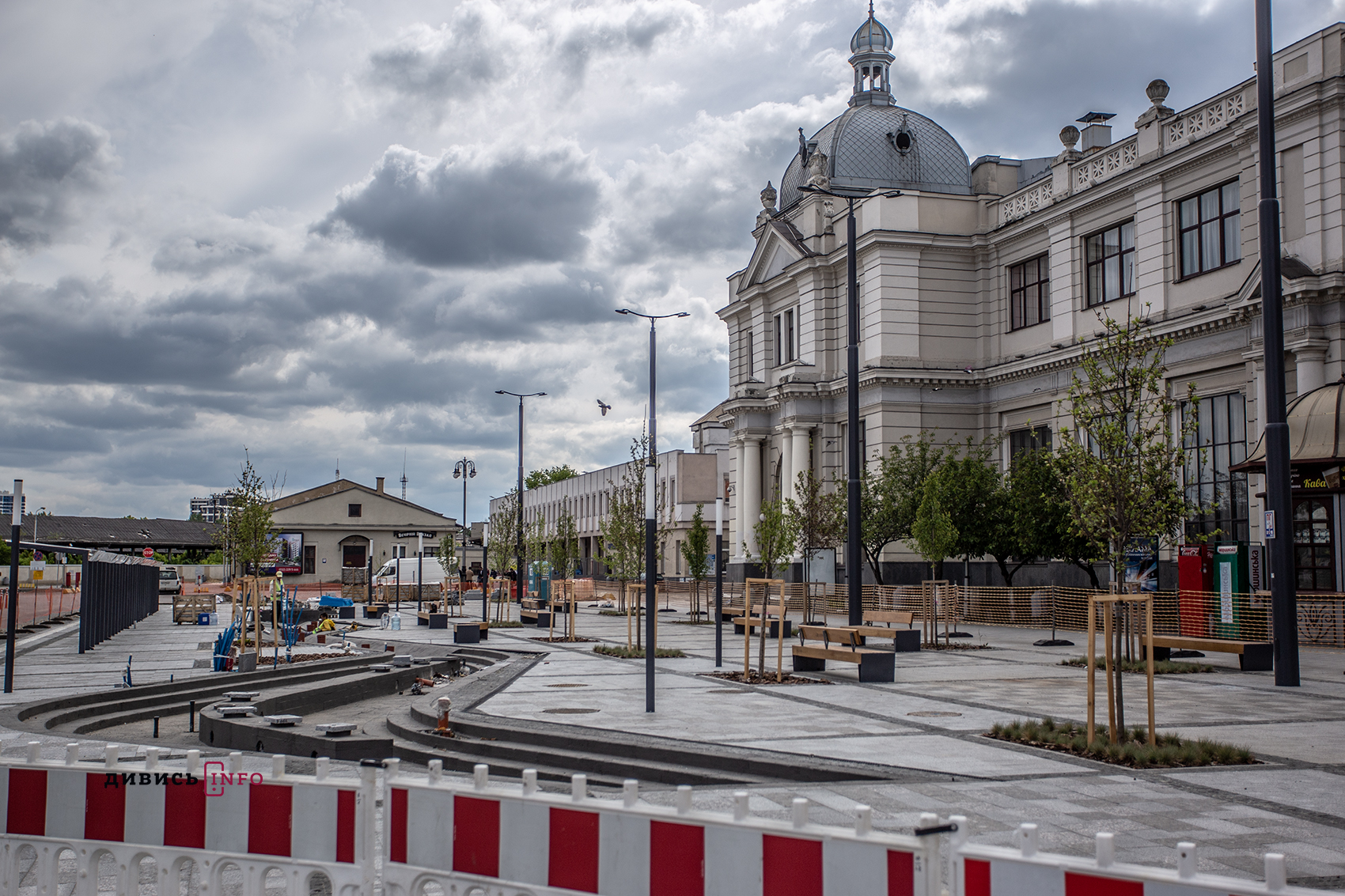 Площа Двірцева