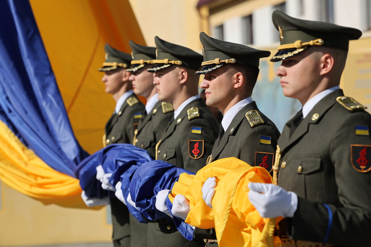 У Львові до Дня Державного Прапора урочисто підняли синьо-жовтий стяг - 3