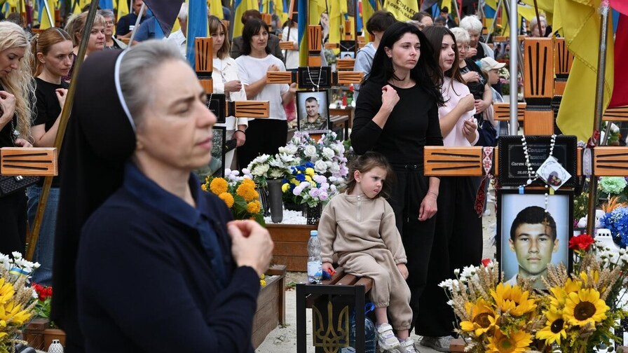 На Личаківському кладовищі помолилися за полеглих Захисників і Захисниць України - 6