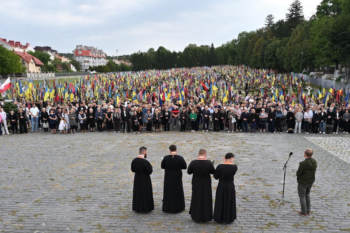 На Личаківському кладовищі помолилися за полеглих Захисників і Захисниць України - 5