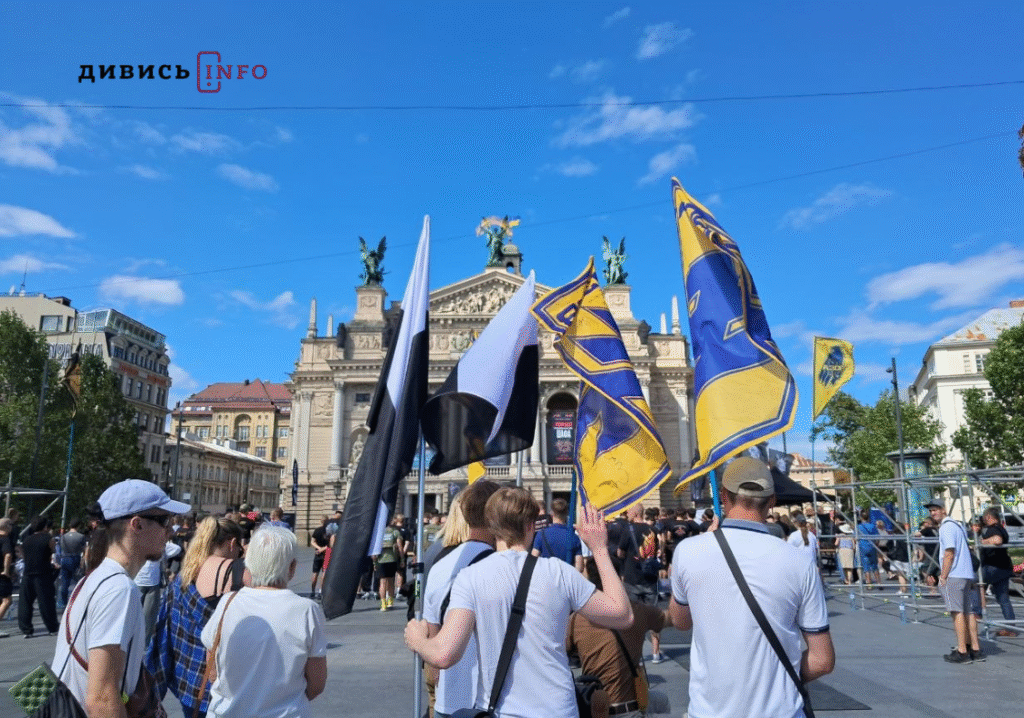 У Львові військові встановили рекорд з масового кросфіту (фото) - 1